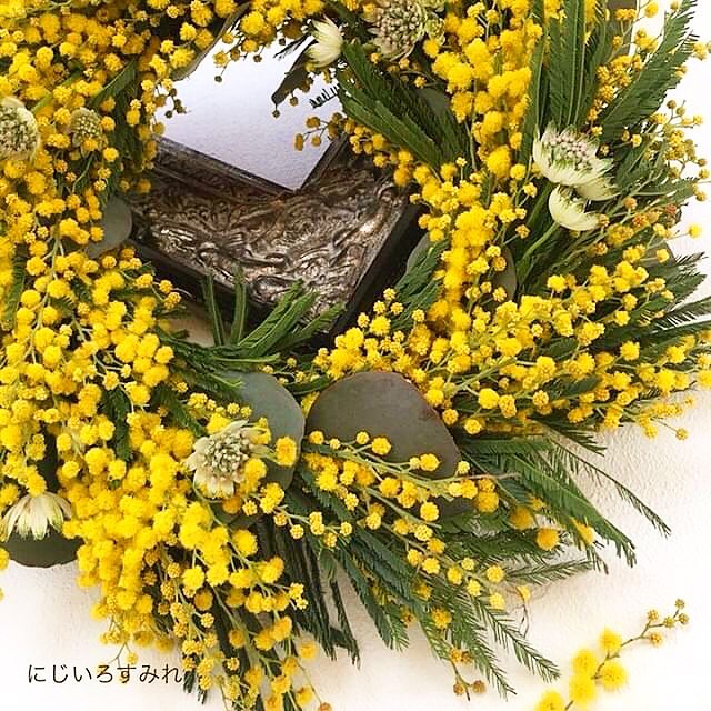 こんにちはコミュセン舞多聞です3月10日にフラワーアレンジメントイベントがあります･･【にじいろすみれ様より】･mimoza wreath･春の訪れを伝える花、ミモザ。黄色いまんまる。ポンポン。小さな太陽のよう。そんなミモザを使ったリース作りのご案内です。少しずつドライフラワーになっていくので長い時間楽しめます。️スワッグにも変更できます。3月10日 10時〜11時30分場所 // コミュセン舞多聞（神戸市垂水区舞多聞西6-1-3）持ち物// ハサミ、まちのある持ち帰り用紙袋了金3700円//ご予約//DMで@nijiirosumireに直接ご連絡いただくか、nijiirosumire.1@gmail.comにご連絡下さい。山口了子（日本フラワーデザイナー協会講師）#フラワーアレンジメント #リース #ドライリース #ドライフラワー #フラワーアレンジメントレッスン#wreath #花のある暮らし #インテリア #ミモザ #にじいろすみれ #神戸市垂水区 ･･･‧✧̣̥̇‧✦‧✧̣̥̇‧✦‧✧̣̥̇‧✦‧✧̣̥̇‧✦‧✧̣̥̇‧コミュセン舞多聞とは…他の投稿→@commucen‧✧̣̥̇‧✦‧✧̣̥̇‧✦‧✧̣̥̇‧✦‧✧̣̥̇‧✦‧✧̣̥̇‧･#コミュセン舞多聞 は#神戸市 #垂水区 の#舞多聞100年の杜 に地域の#コミュニティセンター としてOPENしました。#おしゃれ な街 #神戸 の新しいベッドタウン #舞多聞。明石海峡 を臨む 木の温もり が心地いい #レンタルスペース です。･様々なイベント や 習い事 などに使って頂き、地域の皆様のライフスタイル がより彩りあるものになりますようにと願いを込めて⋆｡˚✩ 。様々な用途に、気軽に使って下さいね(^^♪ 。。☆例えばこんな使い方…#リトミック #手芸 #パーティ #コーラス #フリーマーケット などなどその他、皆様の新しい#コミュセン の使い方、大募集です！お問い合わせはこちら↓↓TEL：078-785-6613MAIL：Info@commucen.com